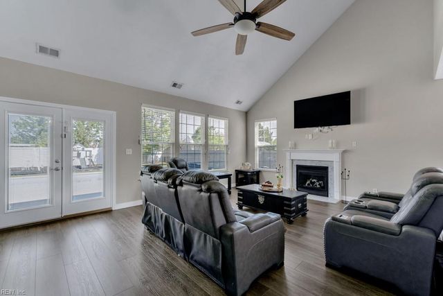 3508 Old Grandad LN, Chesapeake, VA 23323