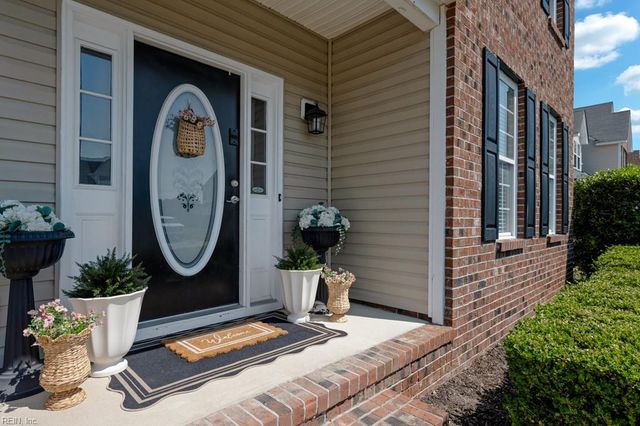 3508 Old Grandad LN, Chesapeake, VA 23323