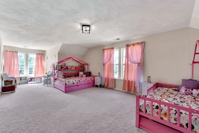 3508 Old Grandad LN, Chesapeake, VA 23323