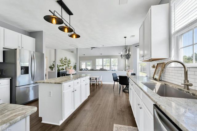 3508 Old Grandad LN, Chesapeake, VA 23323