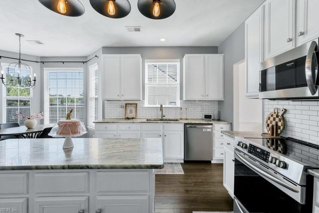 3508 Old Grandad LN, Chesapeake, VA 23323