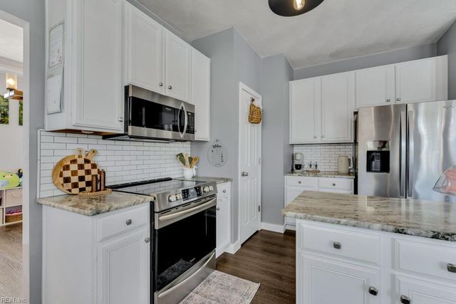 3508 Old Grandad LN, Chesapeake, VA 23323