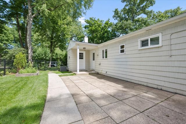 900 Isabella Street, Wilmette, IL 60091