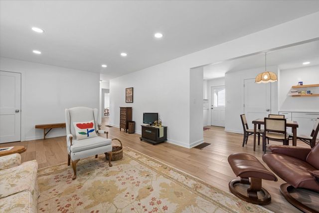 900 Isabella Street, Wilmette, IL 60091
