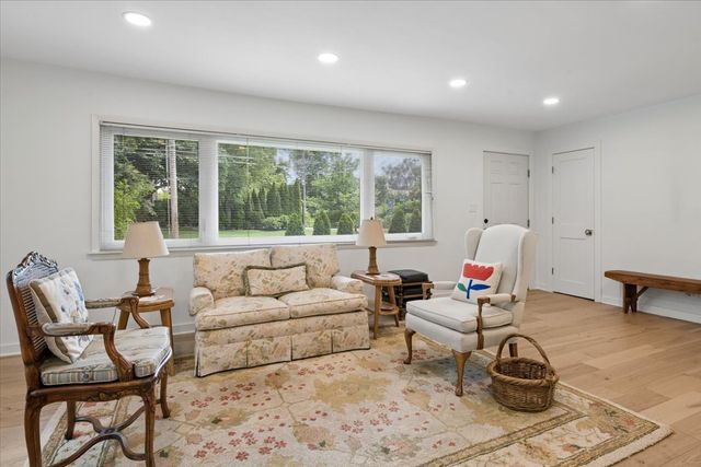 900 Isabella Street, Wilmette, IL 60091