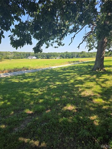 889 Hagen Drive, St Clair, MO 63077