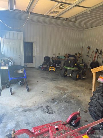 889 Hagen Drive, St Clair, MO 63077