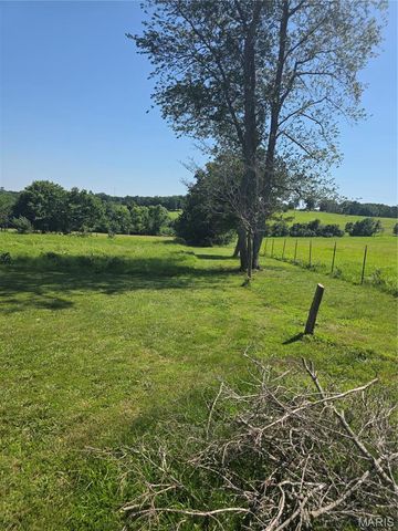 889 Hagen Drive, St Clair, MO 63077