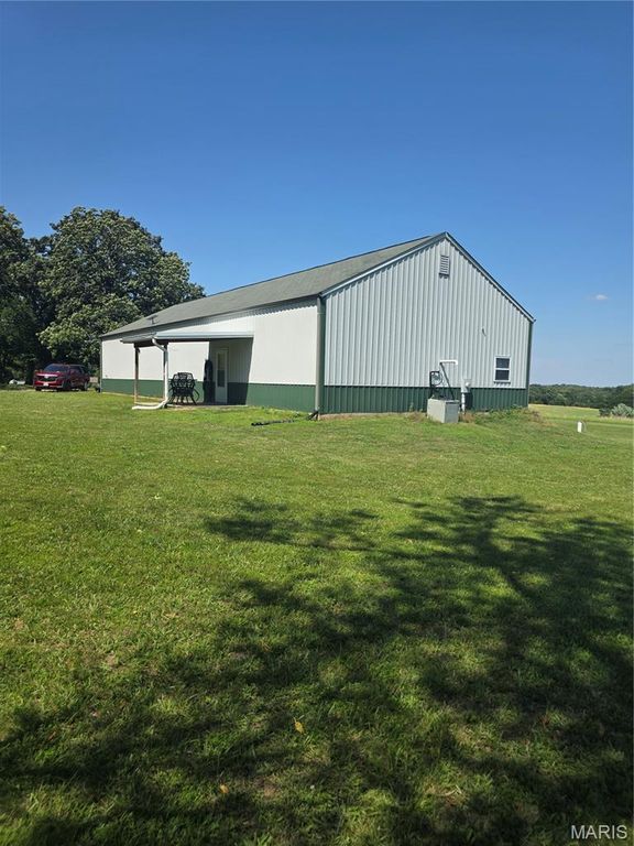 889 Hagen Drive, St Clair, MO 63077