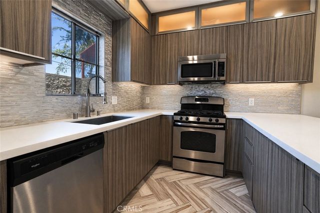 856 W Beach 19, Inglewood, CA 90302