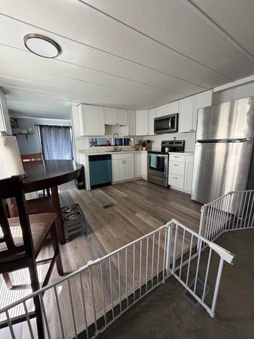 5 Margaret Avenue, Raymond, NH 03077