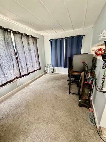 5 Margaret Avenue, Raymond, NH 03077