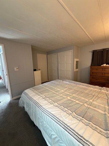 5 Margaret Avenue, Raymond, NH 03077