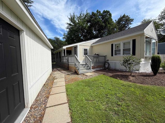 5 Margaret Avenue, Raymond, NH 03077