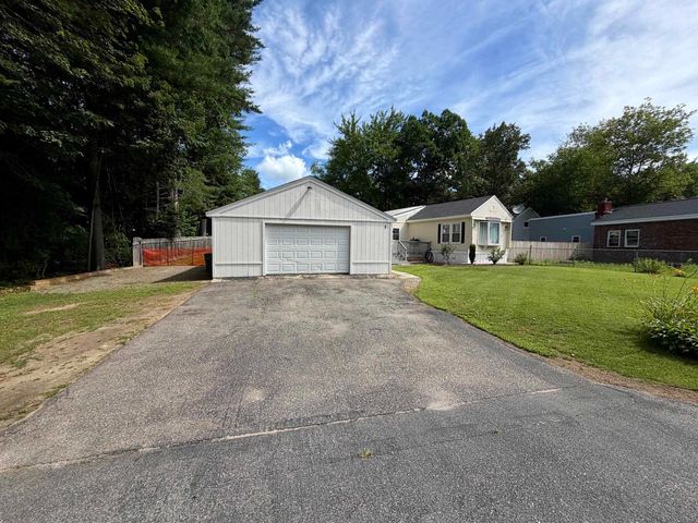 5 Margaret Avenue, Raymond, NH 03077