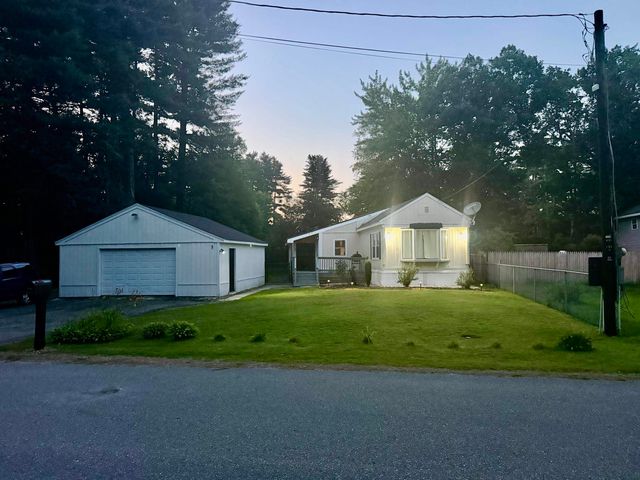 5 Margaret Avenue, Raymond, NH 03077