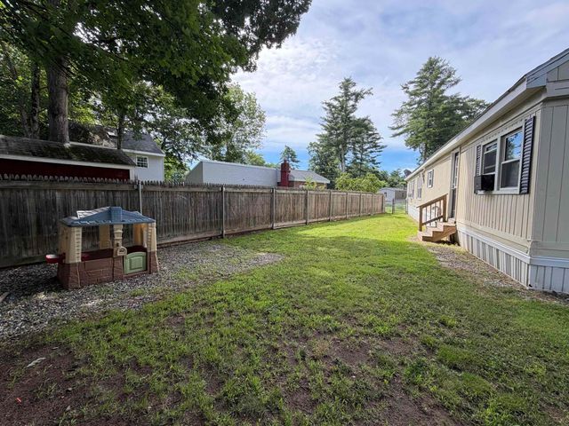 5 Margaret Avenue, Raymond, NH 03077