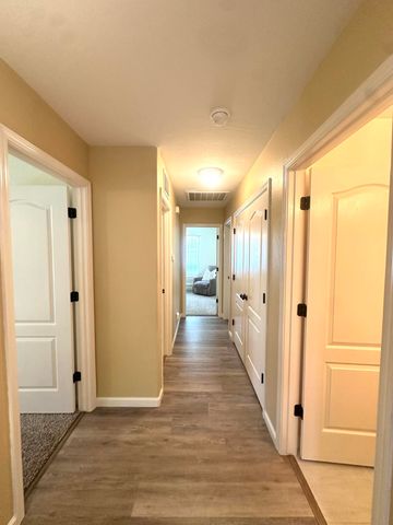 2338 E Chestnut Court, Visalia, CA 93292