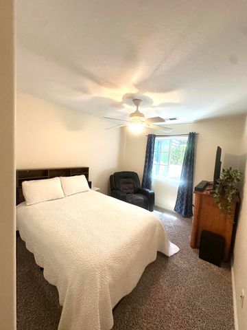 2338 E Chestnut Court, Visalia, CA 93292