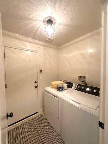 2338 E Chestnut Court, Visalia, CA 93292