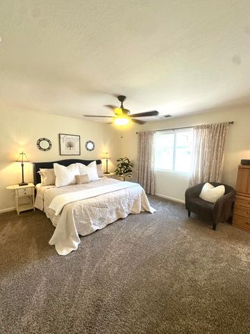 2338 E Chestnut Court, Visalia, CA 93292