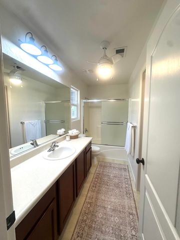 2338 E Chestnut Court, Visalia, CA 93292