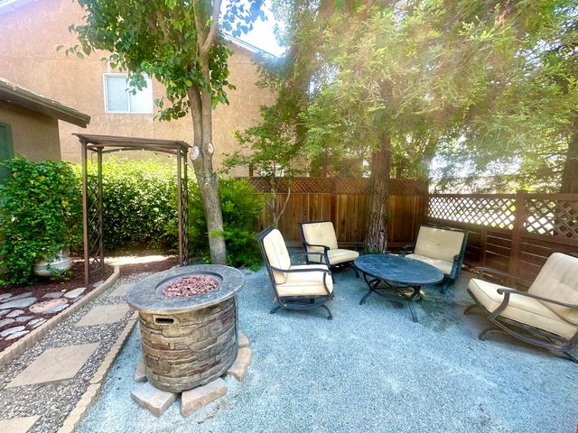 2338 E Chestnut Court, Visalia, CA 93292