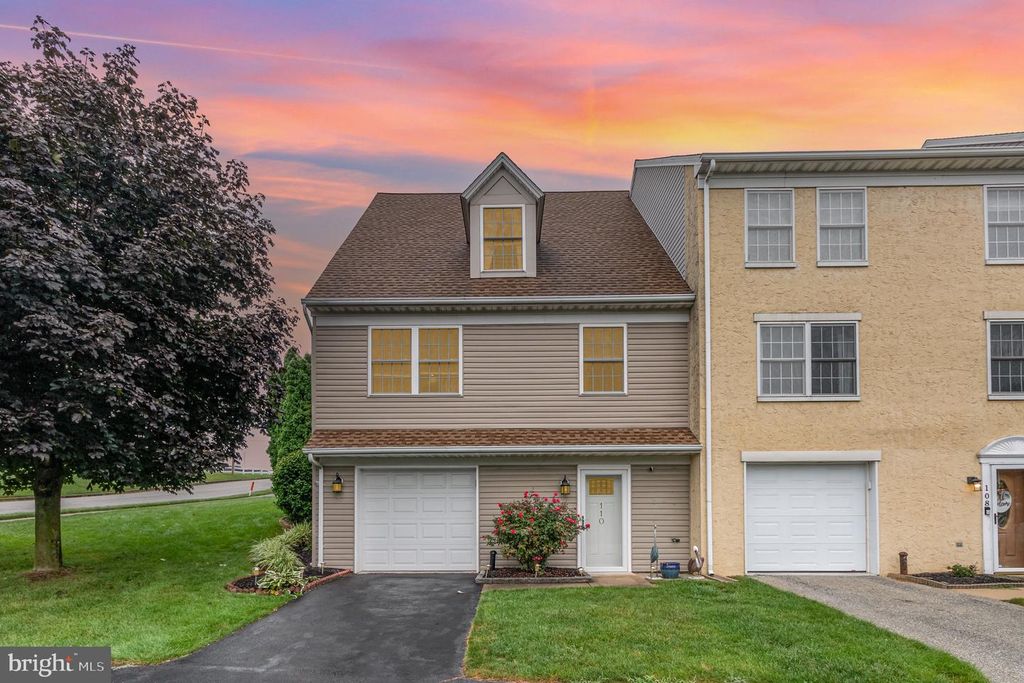 110 COUNTRY RIDGE DR, Red Lion, PA 17356