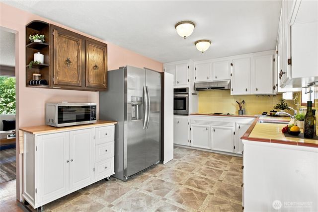 10634 32nd Avenue SW, Seattle, WA 98146