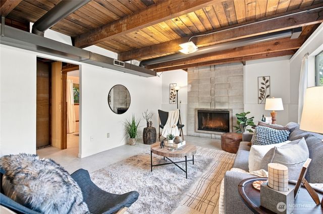 10634 32nd Avenue SW, Seattle, WA 98146