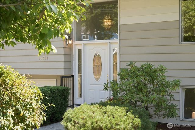 10634 32nd Avenue SW, Seattle, WA 98146