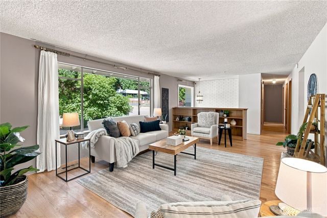 10634 32nd Avenue SW, Seattle, WA 98146