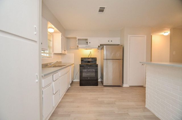 5243 Greylog Drive, Houston, TX 77048