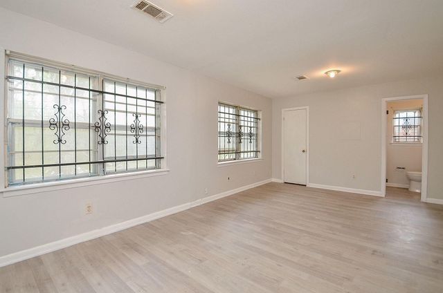 5243 Greylog Drive, Houston, TX 77048