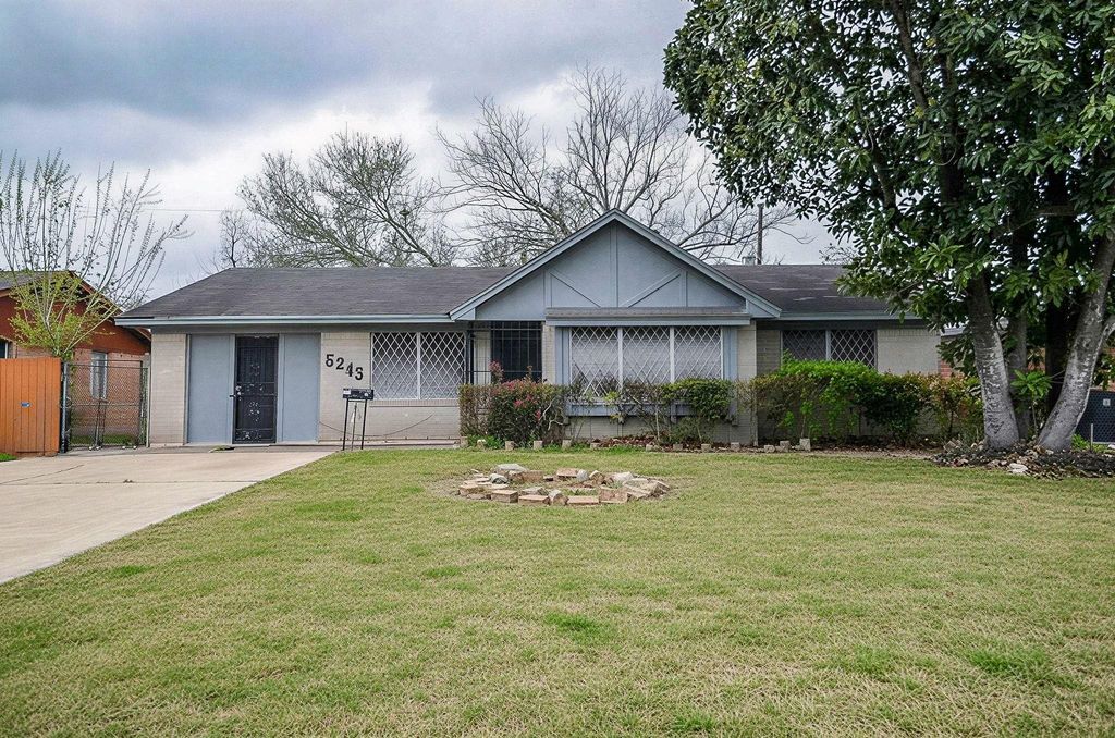 5243 Greylog Drive, Houston, TX 77048