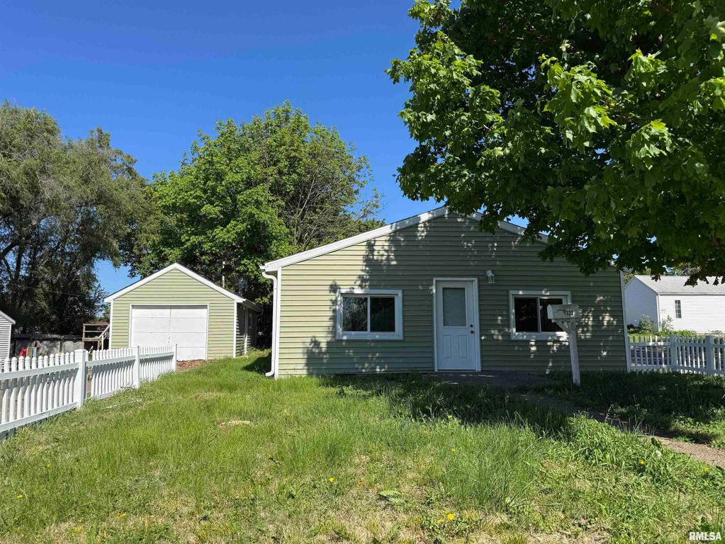 1322 MORTON Street, Pekin, IL 61554