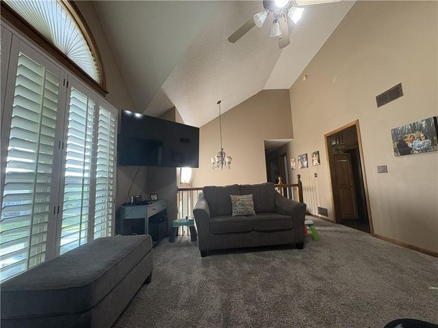 7933 N WYOMING Court, Kansas City, MO 64118