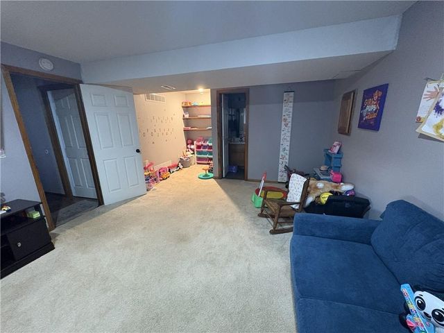 7933 N WYOMING Court, Kansas City, MO 64118