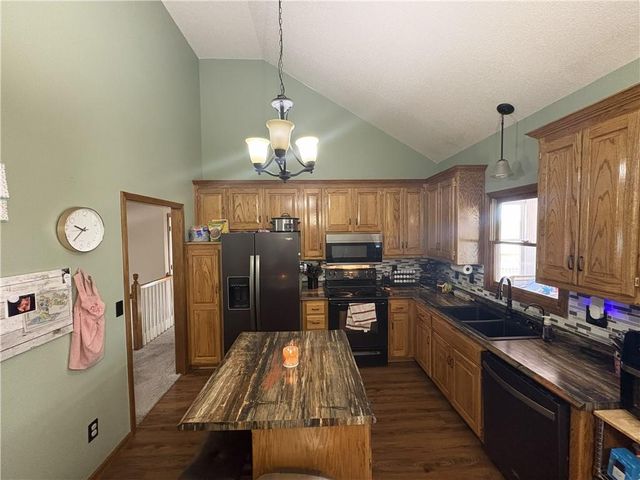 7933 N WYOMING Court, Kansas City, MO 64118