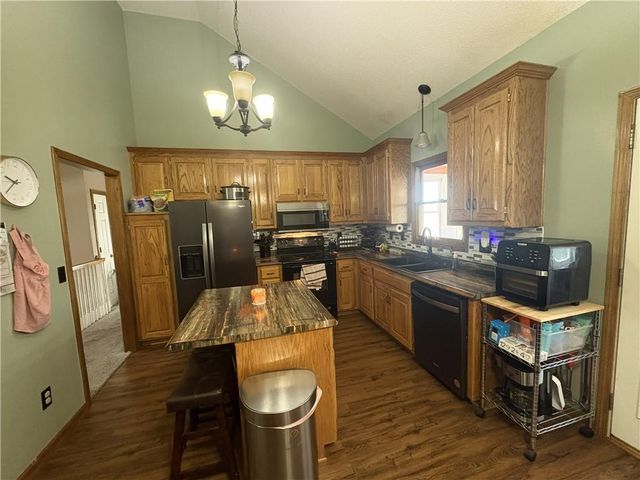 7933 N WYOMING Court, Kansas City, MO 64118