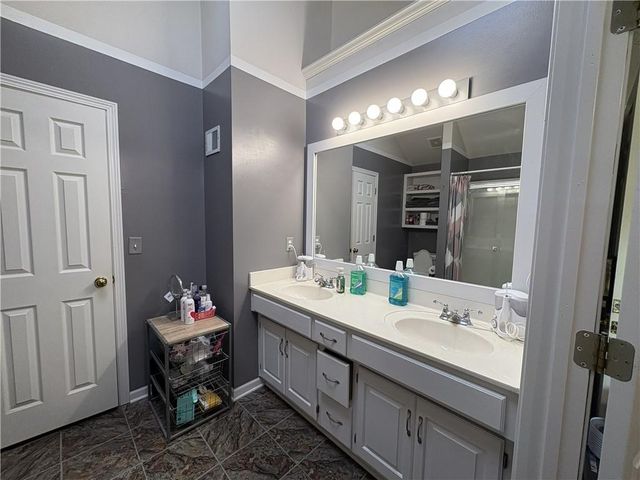 7933 N WYOMING Court, Kansas City, MO 64118