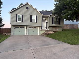 7933 N WYOMING Court, Kansas City, MO 64118