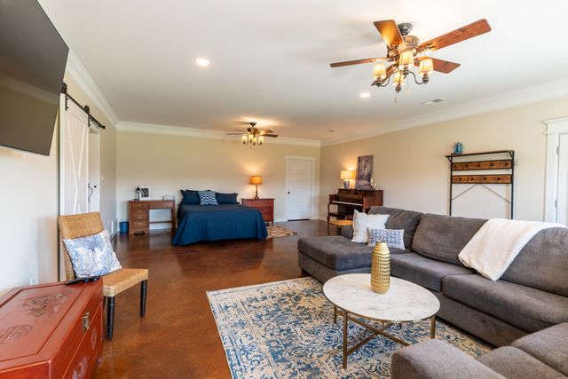 202 Rocky Dr, Dickson, TN 37055