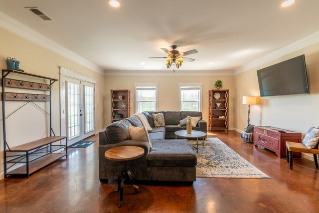 202 Rocky Dr, Dickson, TN 37055