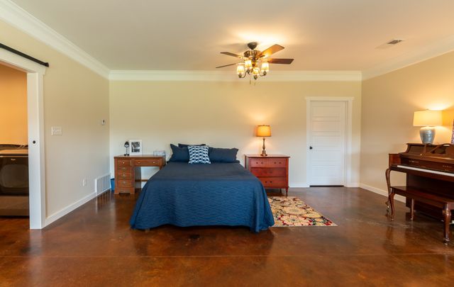 202 Rocky Dr, Dickson, TN 37055