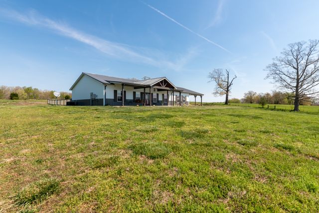 202 Rocky Dr, Dickson, TN 37055