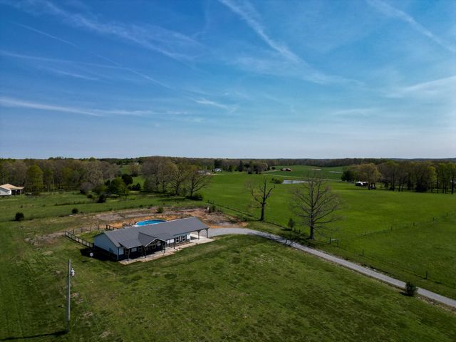202 Rocky Dr, Dickson, TN 37055