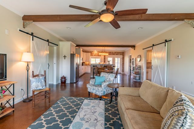 202 Rocky Dr, Dickson, TN 37055