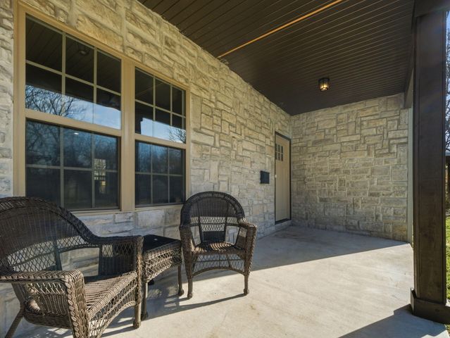 1436 S Pickwick Avenue, Springfield, MO 65804