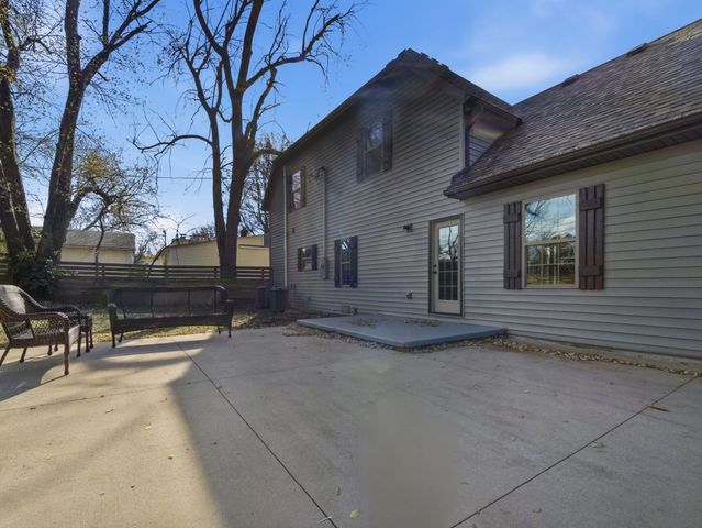 1436 S Pickwick Avenue, Springfield, MO 65804